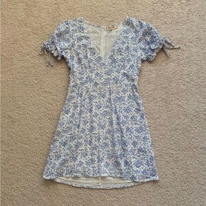 Sundae Muse blue & white v neck floral dress